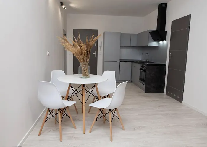 Apartment Quiet Street 11/2E